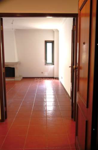 Apartamento t2 com garagem e vista rio em gondomar