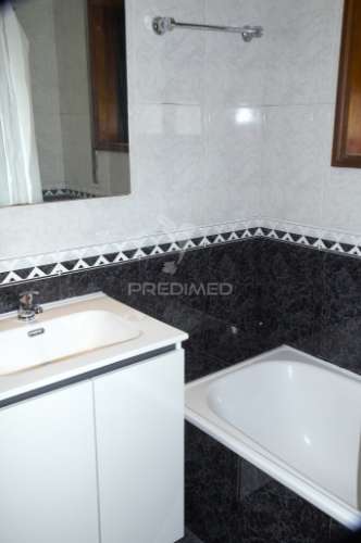 Apartamento t2 com garagem e vista rio em gondomar
