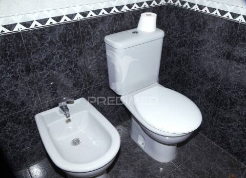 Apartamento t2 com garagem e vista rio em gondomar