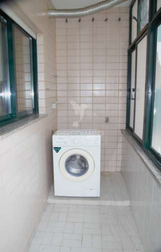 Apartamento t2 com garagem e vista rio em gondomar