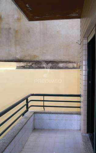 Apartamento t2 com garagem e vista rio em gondomar