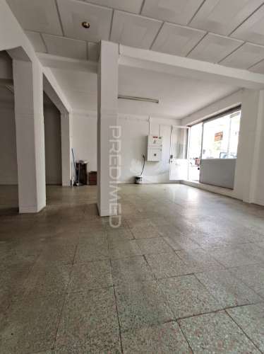 Loja bem localizada no seixal, bairro novo