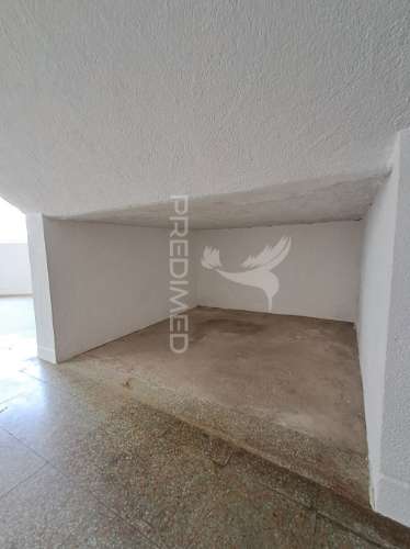 Loja bem localizada no seixal, bairro novo