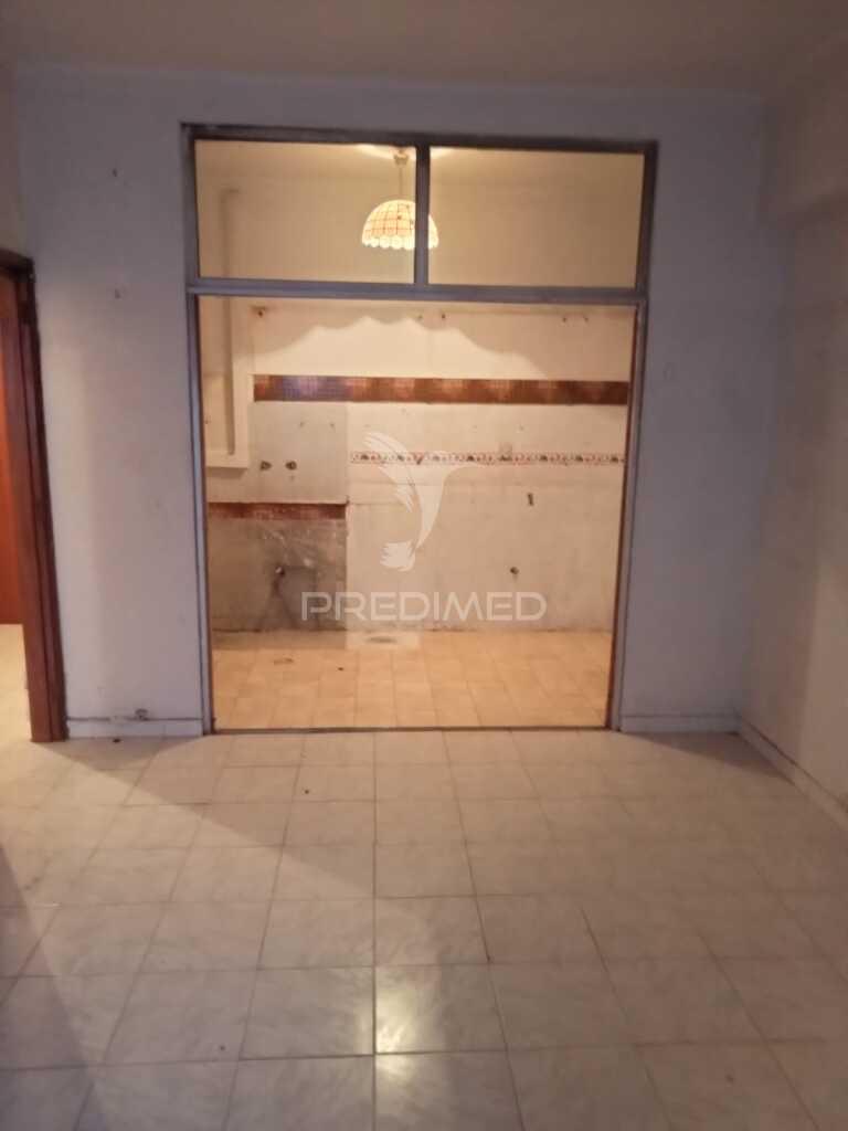 Apartamento t1 com parqueamento na arrentela