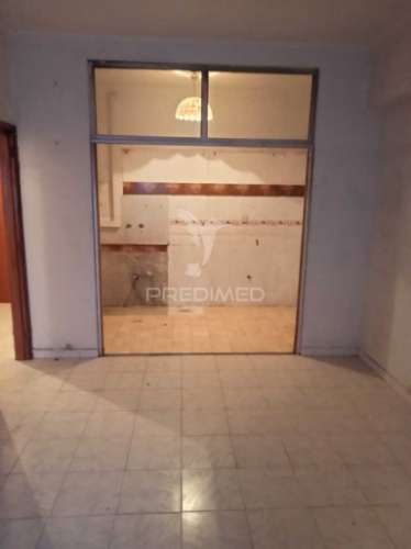 Apartamento t1 com parqueamento na arrentela