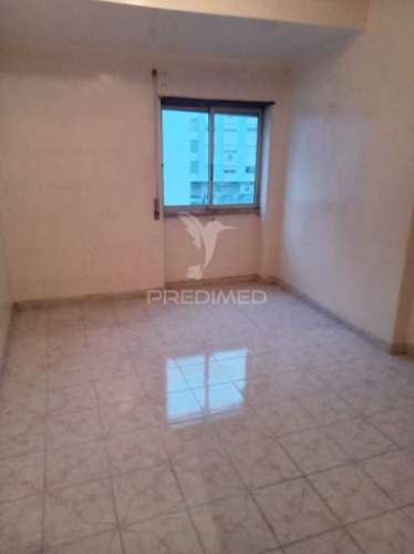 Apartamento t1 com parqueamento na arrentela