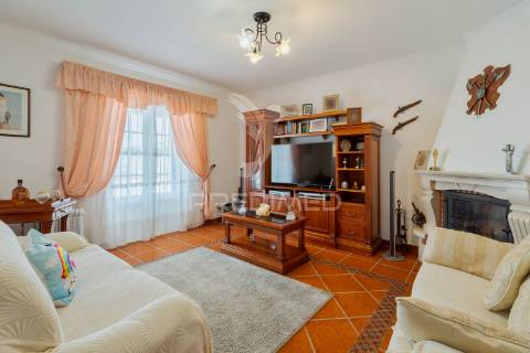 Encantadora moradia t5 em alcácer do sal com terreno de 1540m2 em plena natureza alentejana