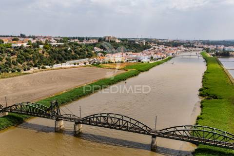 Encantadora moradia t5 em alcácer do sal com terreno de 1540m2 em plena natureza alentejana
