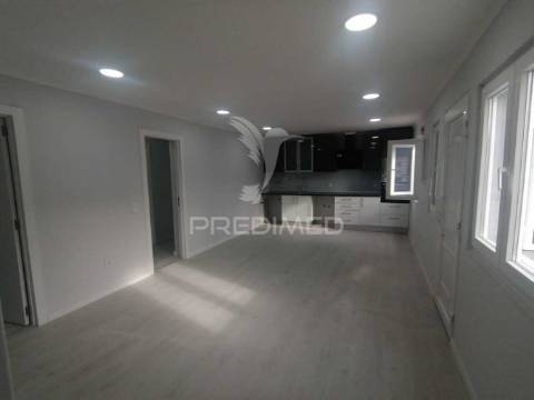Vende se moradia setúbal/pinheirinhos 265000€