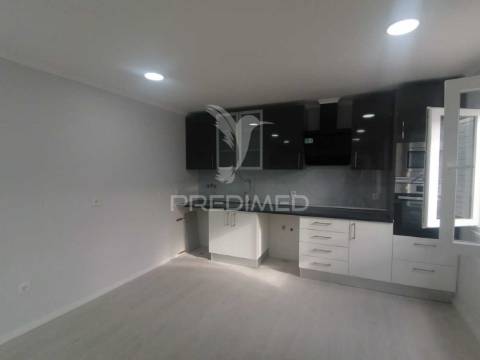 Vende se moradia setúbal/pinheirinhos 265000€