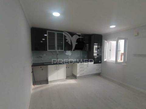 Vende se moradia setúbal/pinheirinhos 265000€