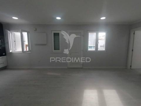 Vende se moradia setúbal/pinheirinhos 265000€