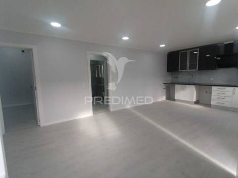 Vende se moradia setúbal/pinheirinhos 265000€