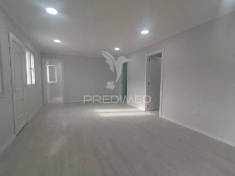 Vende se moradia setúbal/pinheirinhos 265000€