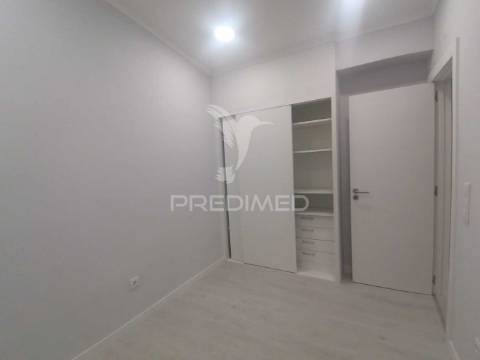 Vende se moradia setúbal/pinheirinhos 265000€