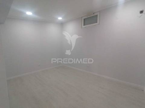 Vende se moradia setúbal/pinheirinhos 265000€