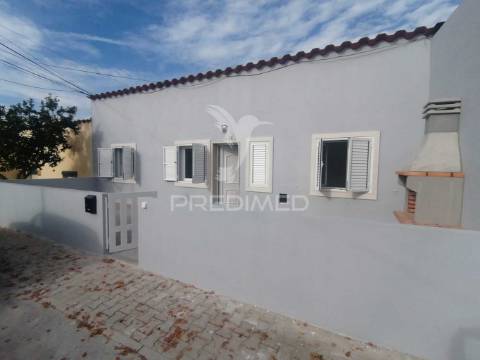 Vende se moradia setúbal/pinheirinhos 265000€