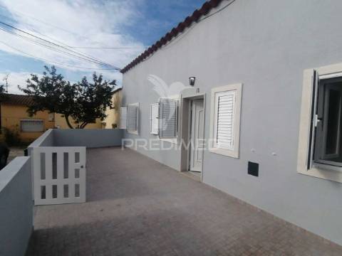 Vende se moradia setúbal/pinheirinhos 265000€