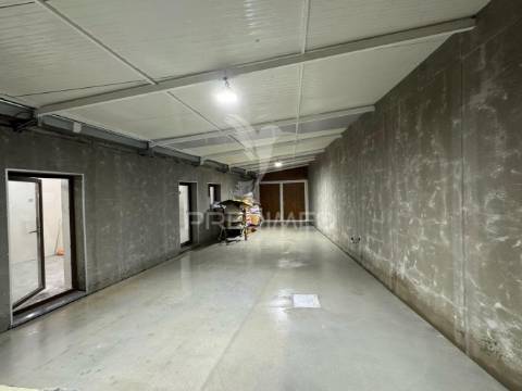 Moradia t3 totalmente remodelada c/ jardim, terraço e garagem