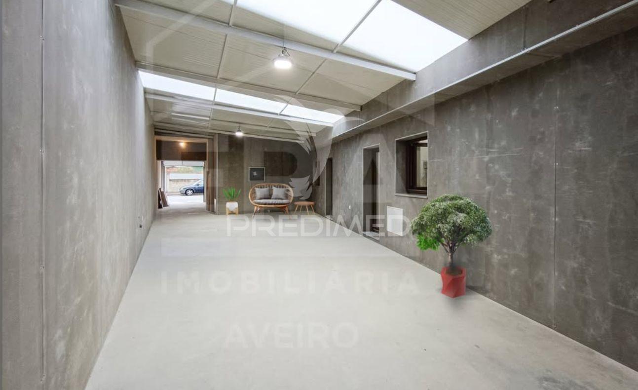 Moradia t3 totalmente remodelada c/ jardim, terraço e garagem