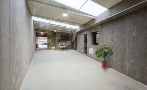 Moradia t3 totalmente remodelada c/ jardim, terraço e garagem