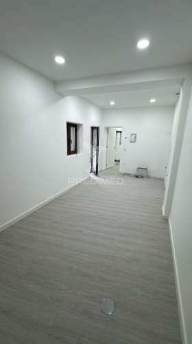 Moradia t3 totalmente remodelada c/ jardim, terraço e garagem