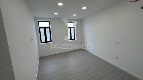 Moradia t3 totalmente remodelada c/ jardim, terraço e garagem