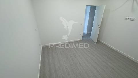 Moradia t3 totalmente remodelada c/ jardim, terraço e garagem