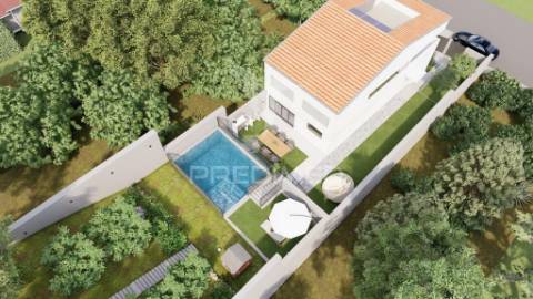 Terreno – moradia de 3 frentes – valadares