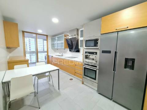 Apartamento t4 de sonho, no restelo. vista rio!
