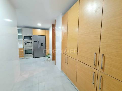 Apartamento t4 de sonho, no restelo. vista rio!