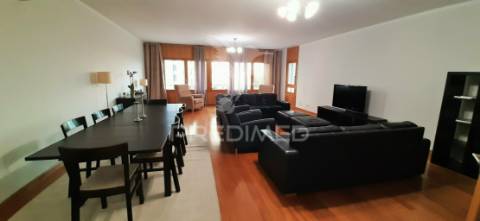 Apartamento t4 de sonho, no restelo. vista rio!