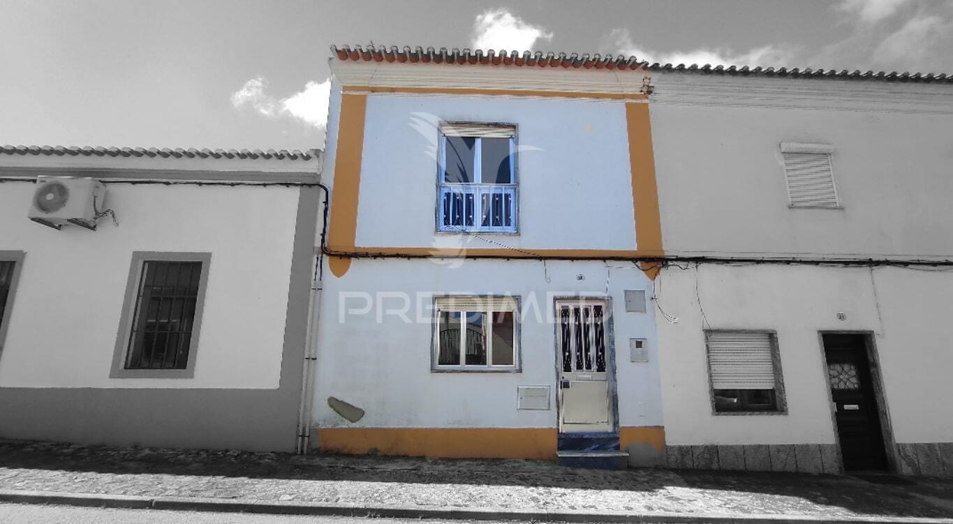 Moradia t4 de 2 pisos com garagem