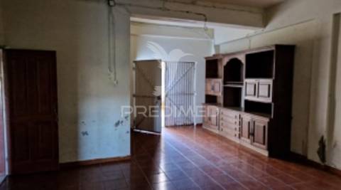 Moradia v3 com logradouro e garagem