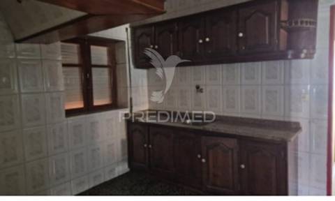 Moradia v3 com logradouro e garagem