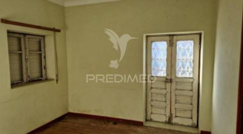 Moradia v3 com logradouro e garagem