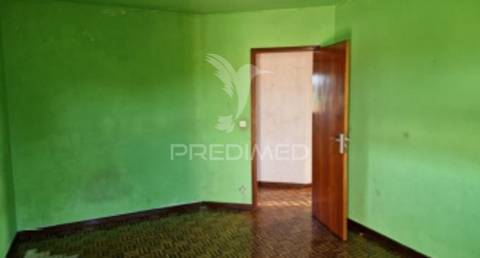Moradia v3 com logradouro e garagem