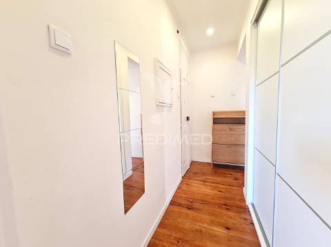Apartamento t2 remodelado com terraço no centro do barreiro