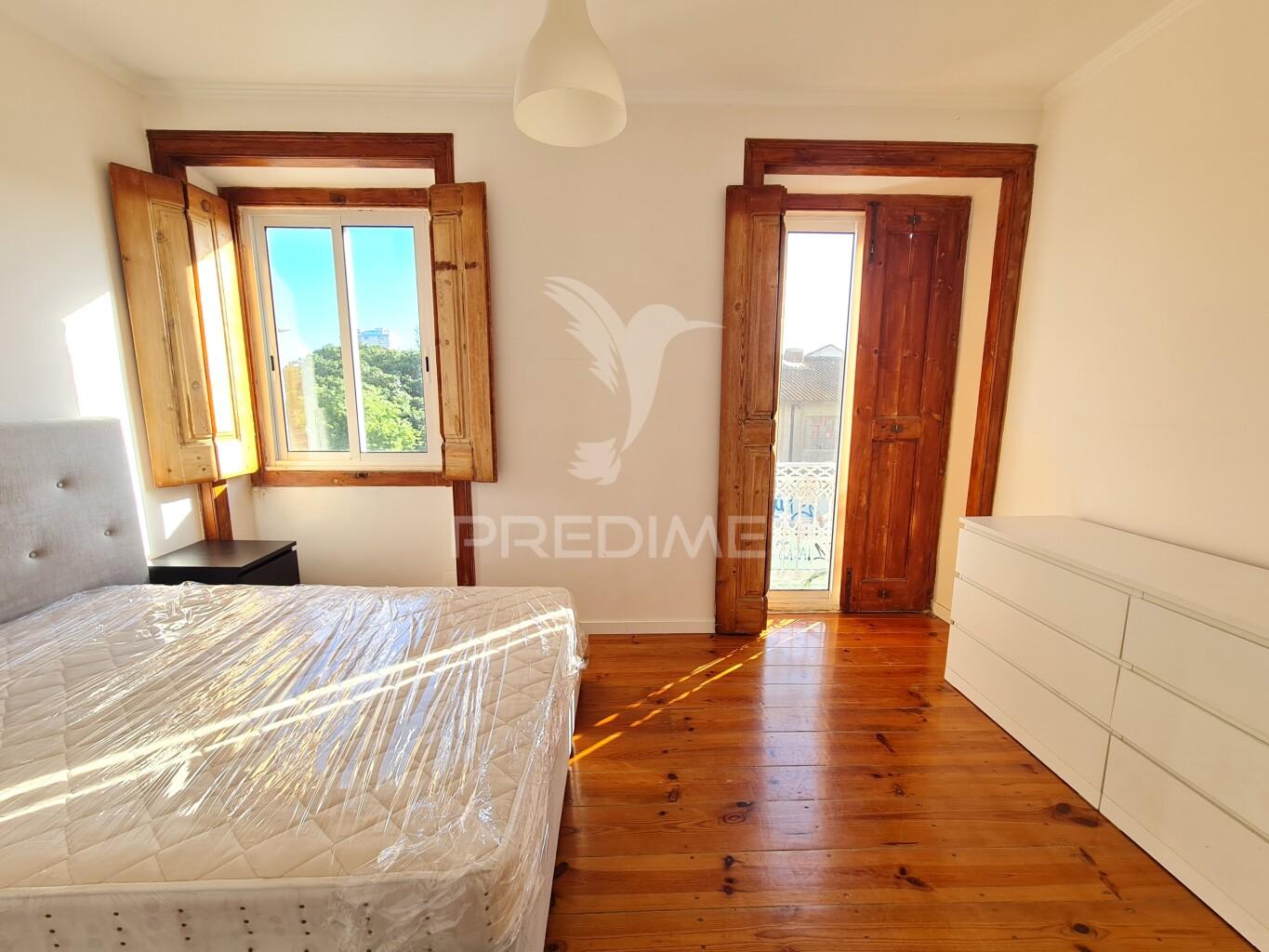Apartamento t2 remodelado com terraço no centro do barreiro