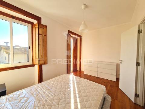 Apartamento t2 remodelado com terraço no centro do barreiro