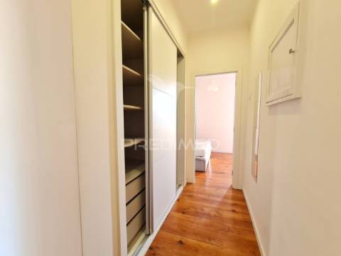 Apartamento t2 remodelado com terraço no centro do barreiro