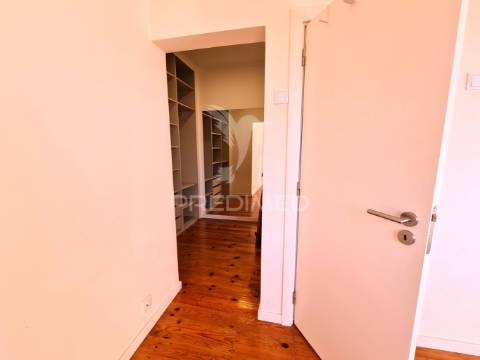 Apartamento t2 remodelado com terraço no centro do barreiro