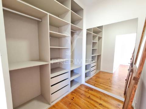 Apartamento t2 remodelado com terraço no centro do barreiro