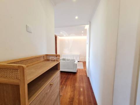 Apartamento t2 remodelado com terraço no centro do barreiro