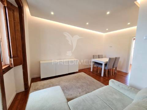 Apartamento t2 remodelado com terraço no centro do barreiro