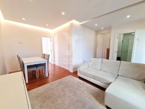 Apartamento t2 remodelado com terraço no centro do barreiro