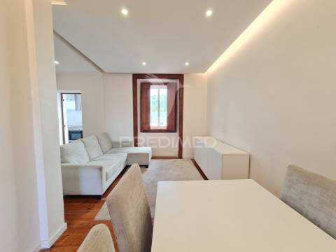 Apartamento t2 remodelado com terraço no centro do barreiro