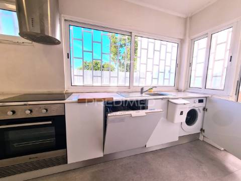 Apartamento t2 remodelado com terraço no centro do barreiro