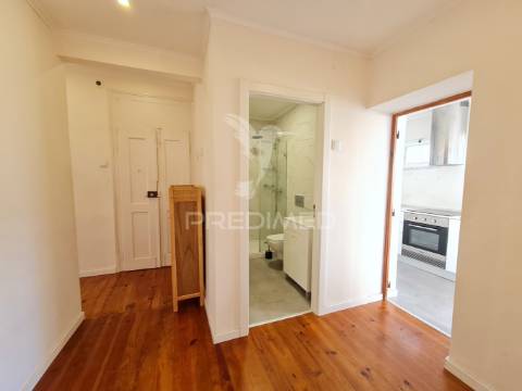 Apartamento t2 remodelado com terraço no centro do barreiro