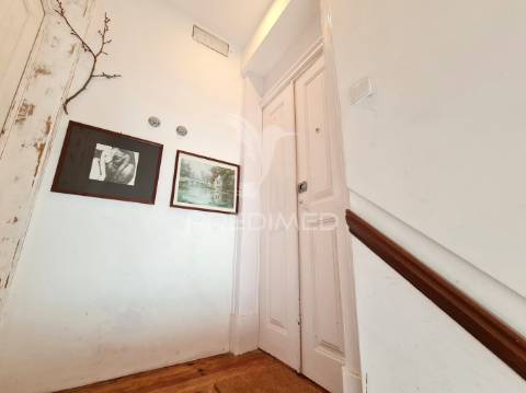 Apartamento t2 remodelado com terraço no centro do barreiro